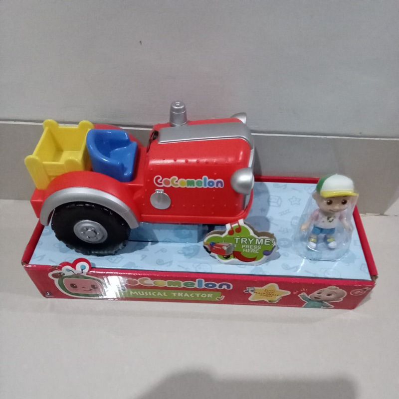 musical tractor cocomelon diecast figure