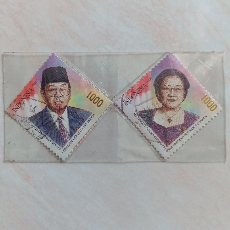 

(AB) Perangko Indonesia 2000 Presiden dan Wakil Presiden Set Lengkap 2pcs Used