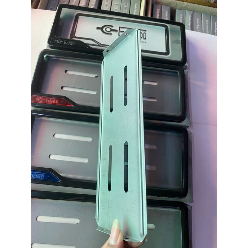 Cover plat nomor seng gamido +baut bahan tebal harga sepasang