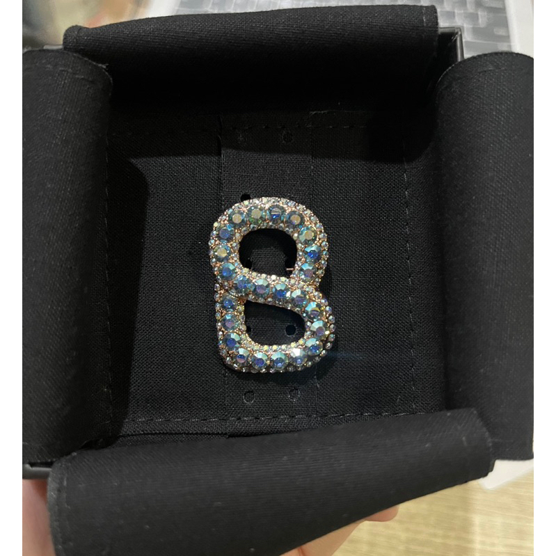 BUTTONSCARVES Luxe Signature Gleaming Brooch / Bros - Baby Blue ORIGINAL