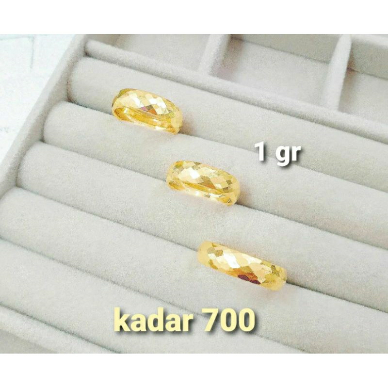 Cincin polos kristal.Emas kadar 700/16k