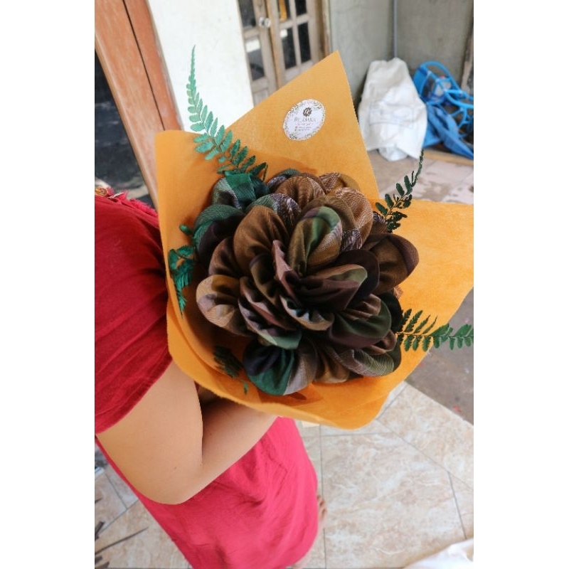 Buket by imka / Buket bunga dari sarung / buket wisuda / kado wisuda cowok