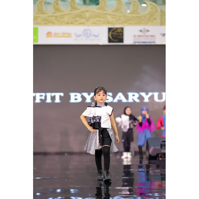 SEWA BAJU FASHION SHOW ANAK CASUAL HITAM PUTIH [BACA DESKRIPSI]