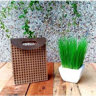 

Tas Souvenir / Paperbag Motif / Gift Bag / Tas Ulang Tahun Motif Kotak-kotak Lebar 14 cm x Tinggi 18,5 x Tebal 7,5 cm' untuk hajatan dan souvenir, kresek donat / tas plastik, paper bag, Bingkisan / Souvenir untuk pernikahan, Tasyakuran