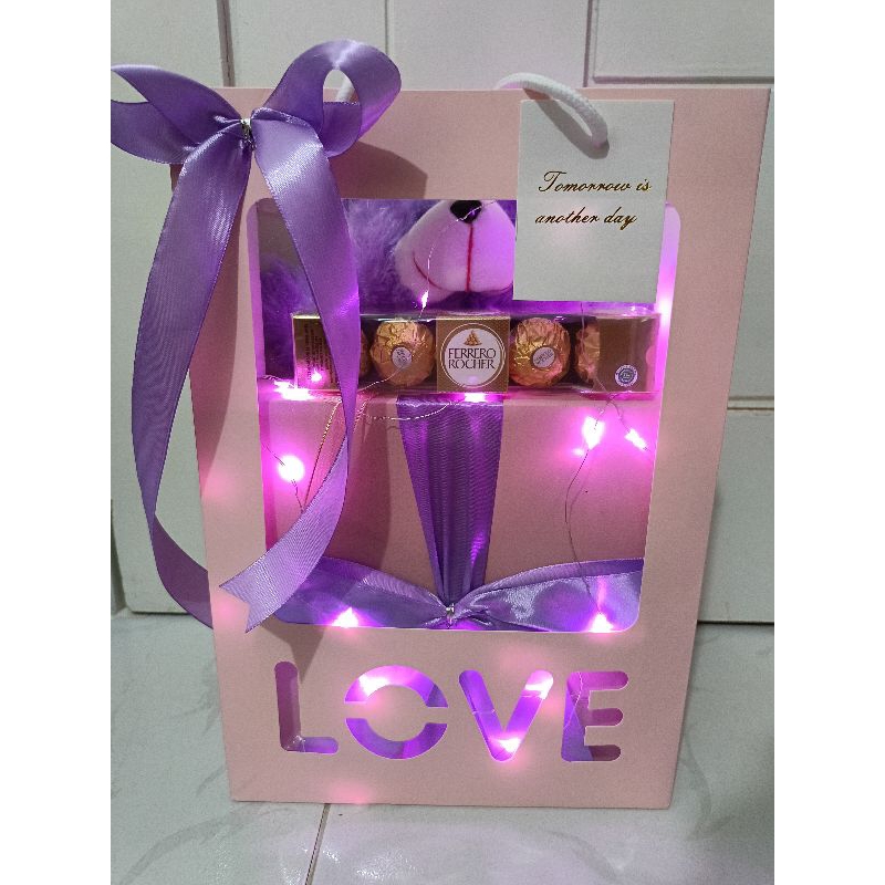 

KADO VALENTINE / KADO ULTAH / HAMPERS / KADO MURAH / KADO BATAM / KADO ANNIVERSARY / GIFT CEWE / BONEKA / TAS / COKLAT FORERO