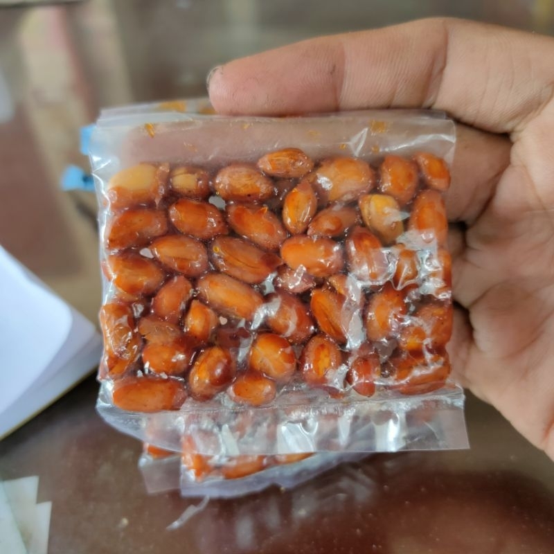 

Kacang pedas manis 1 ikat isi 10 / Jajan jadul