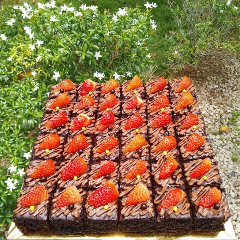 

Brokies-Brownies FUDGY strawberry/HAMPERS