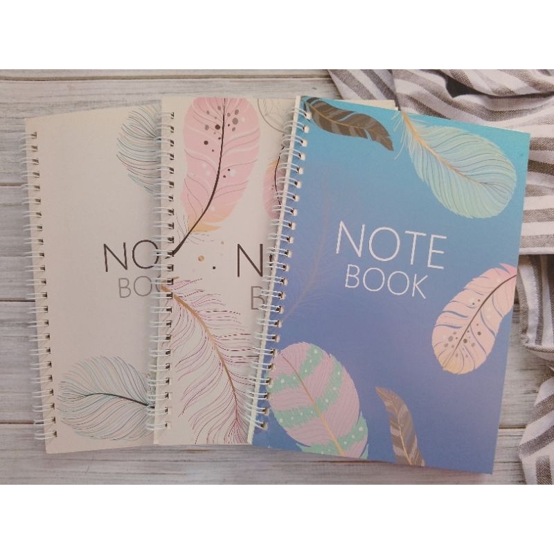 

NOTEBOOK A5 SPIRAL A5-813 MOTIF DAUN ISI KERTAS 48 LEMBAR / SPIRAL BESI KERTAS BERGARIS