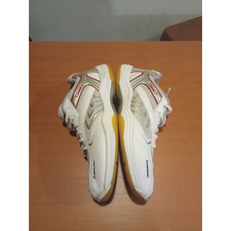 Sepatu Badminton Yonex Kawasaki K-003 size 42 inshole 27 cm bekas like new Original