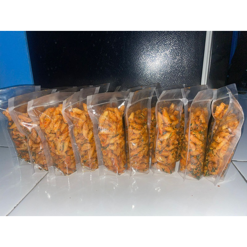 

Lumring pedas daun jeruk (Lumpia kering)