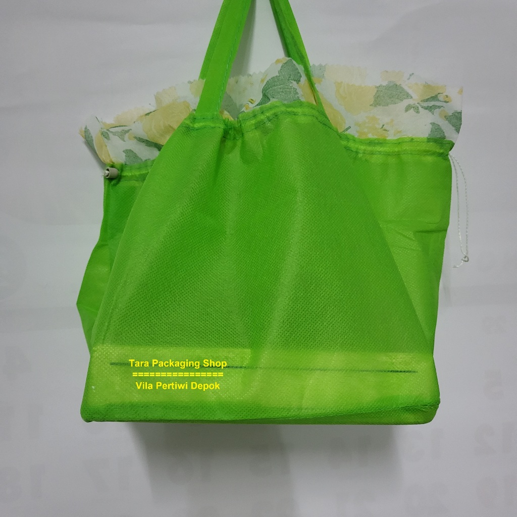 

Tas Serut 20 x 20 Cm isi 12 Spunbond Goodie bag - 2385828