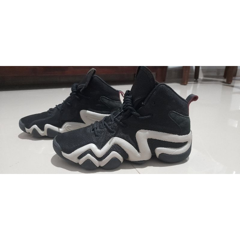 sepatu basket adidas