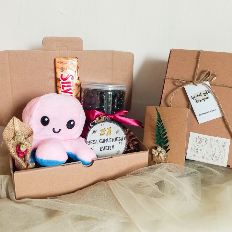

Kado Cokelat Valentine / Chocolate Gift Box / Giftbox Silverqueen