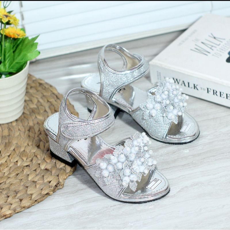 Sandal Anak Perempuan Tali Hak Tahu mute imut