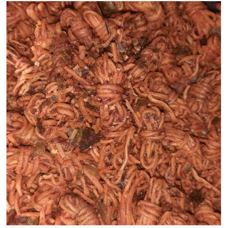 

MIE GULUNG PEDAS DAUN JERUK 1 KG