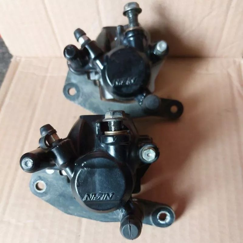 KALIPER PALABABI DEPAN VARIO TECHNO 110 KARBU