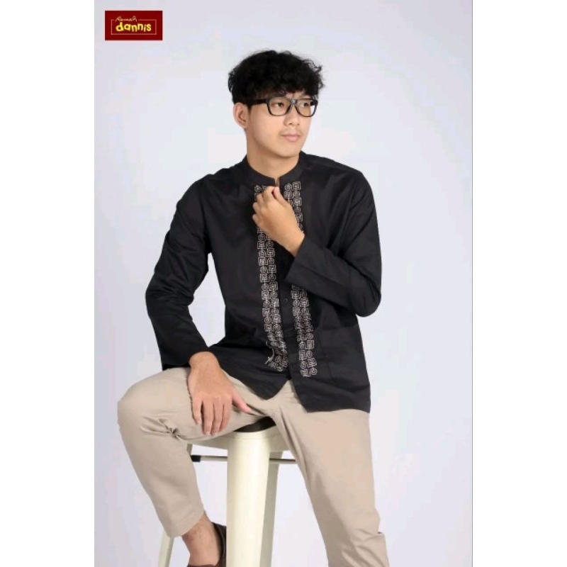 Koko Dannis Dewasa Hitam Lengan panjang