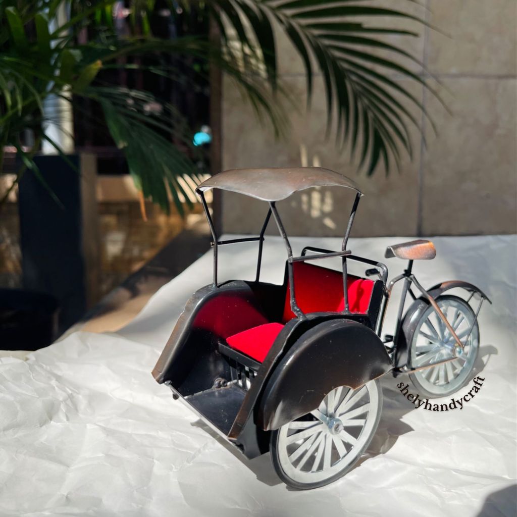Miniatur Becak Emoji Besi
