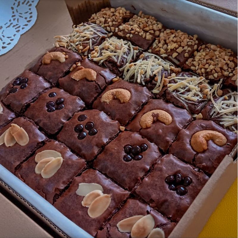 

Fudgy Brownies Sekat Ha!Brownie Original 20x20cm / Hampers Fudgy Brownies Original
