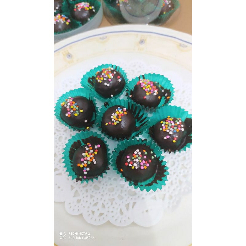 

BOLA BOLA COKLAT/KUE LEBARAN/CEMILAN ENAK/COKLAT MURAH/JAJANAN SEHAT