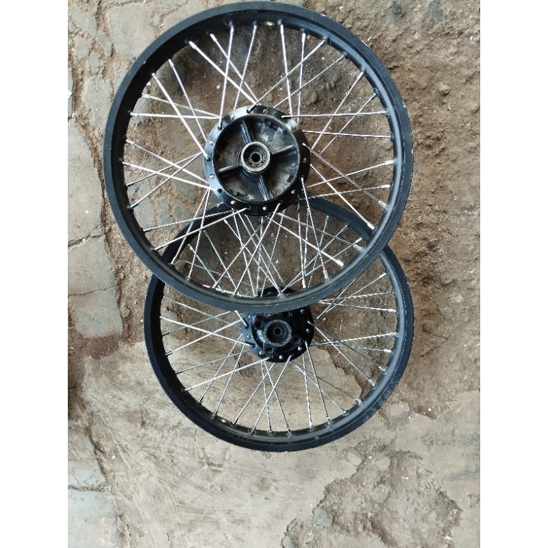 VELG SET DEPAN BELAKANG SEKEN ORI HITAM SUZUKI SHOGUN 125