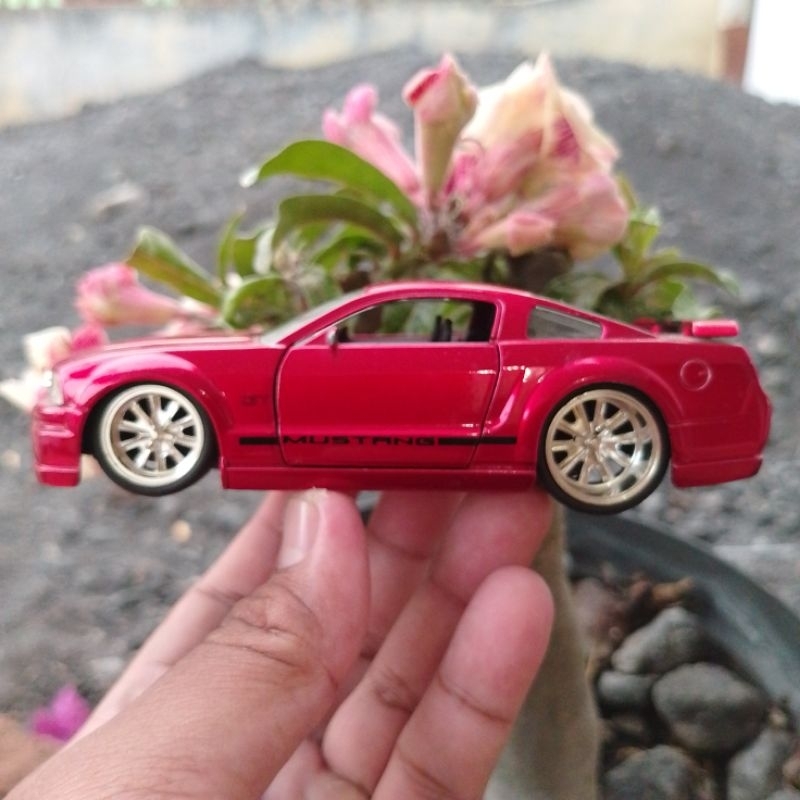 JADA TOYS 2006 MUSTANG GT 1/32 loose