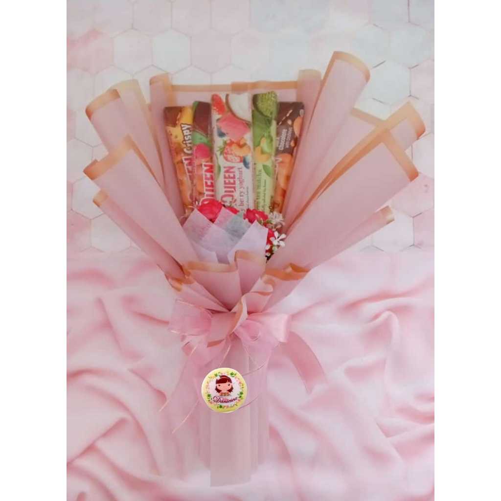 

.BQ02.Bouquet buket coklat Silverqueen delfi beng beng hadiah wisuda anniversary ulang tahun (ds bgr)