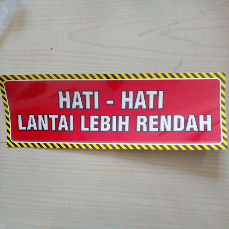 

Stiker hati-hati Lantai Lebih Rendah