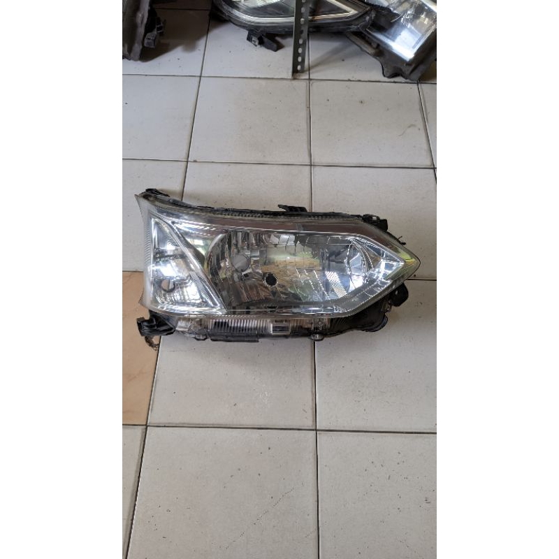 headlamp avanza 2016