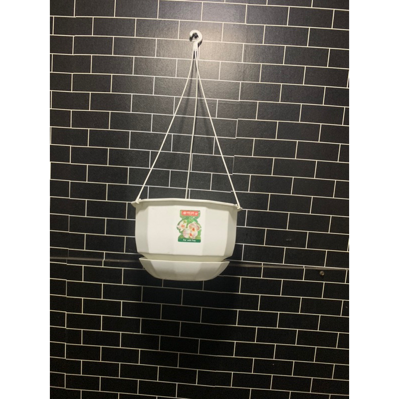 pot gantung putih plus tatakan bahan tebal