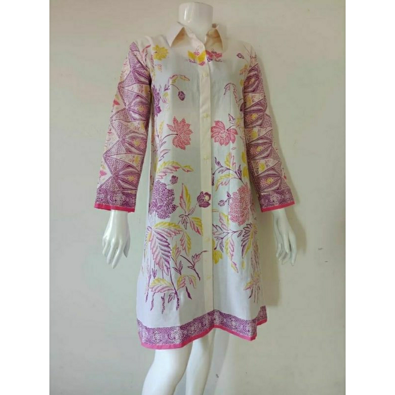tunik batik wanita kancing depan warna putih ungu