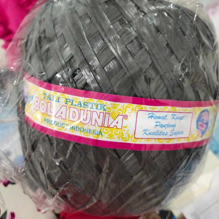 

Tali Rafia Hitam 1/2kg merk Bola Dunia