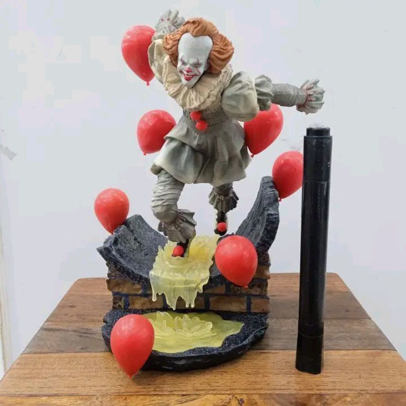 Mainan action figureit pennywise It Chapter 2 Pennywise Deluxe 1 10 Scale Statue
Statue detail

CNBr
