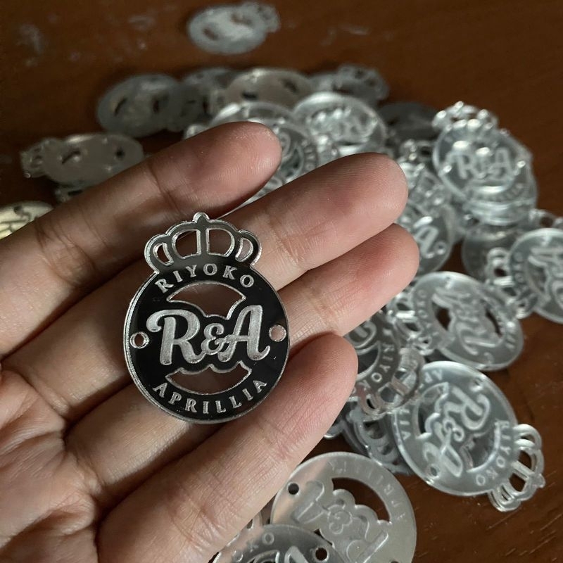 

LABEL AKRILIK HIJAB MAHKOTA | REBRANDING LABEL HIJAB CUSTOM | LABEL MUKENA PAKAIAN MAHKOTA PLAT - VJCUT