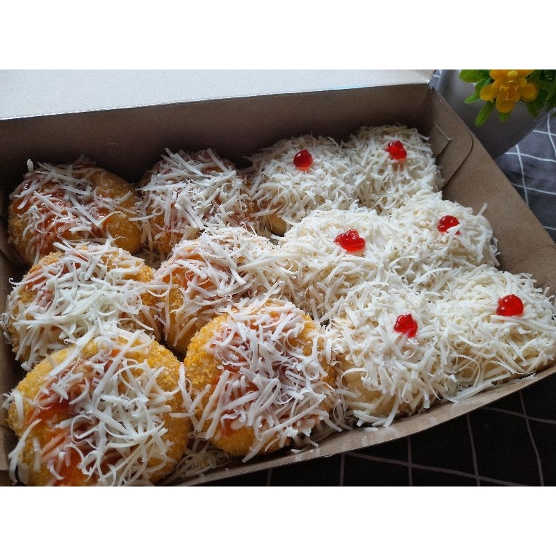 

Donat sosis campur manis isi 12