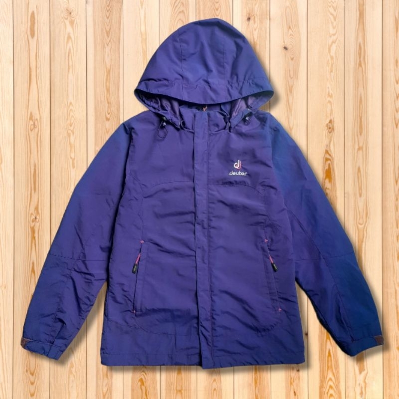 JAKET OUTDOOR DEUTER