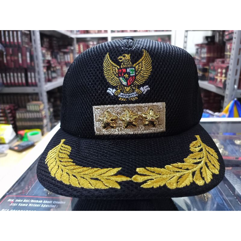 

TOPI CAMAT BAHAN JARING WARNA HITAM MELATI3 GOLD
