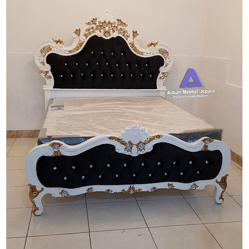 Dipan ukir jati / tempat tidur kayu jati