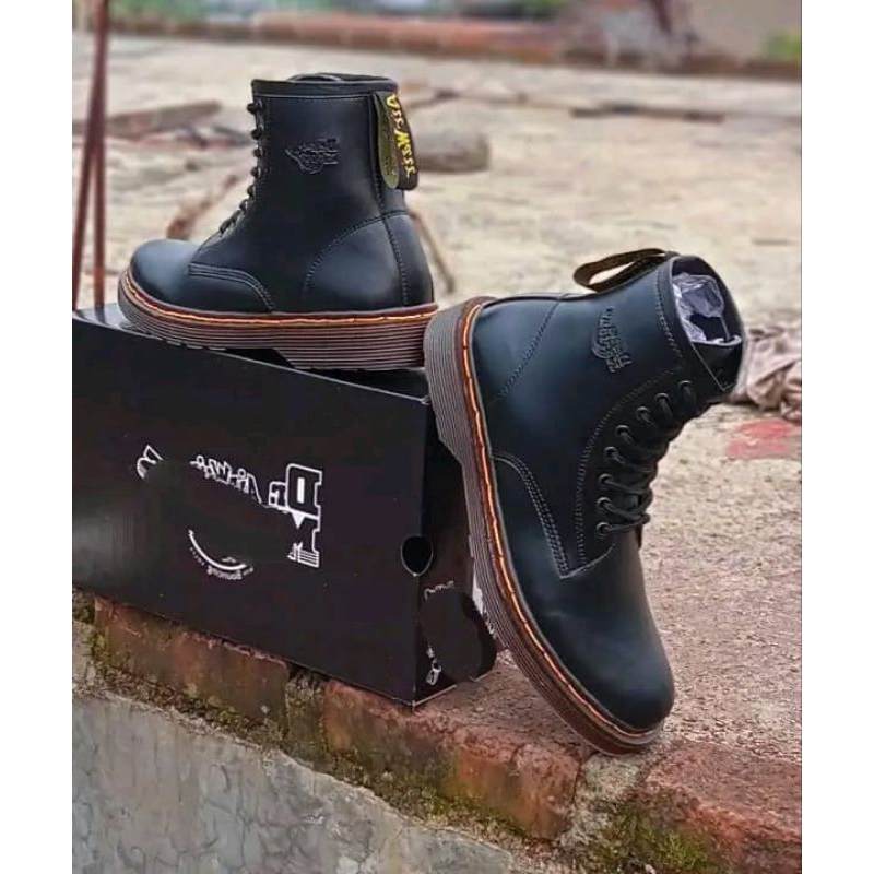 sepatu docmart tinggi 8hole Sepatu pria dan wanita, Sepatu terlaris  Sepatu boots