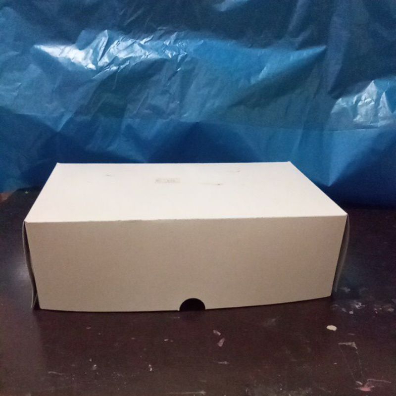 

dus kue NX 14cm x 22cm x 7cm tutup penuh. warna putih tebal 350 gsm