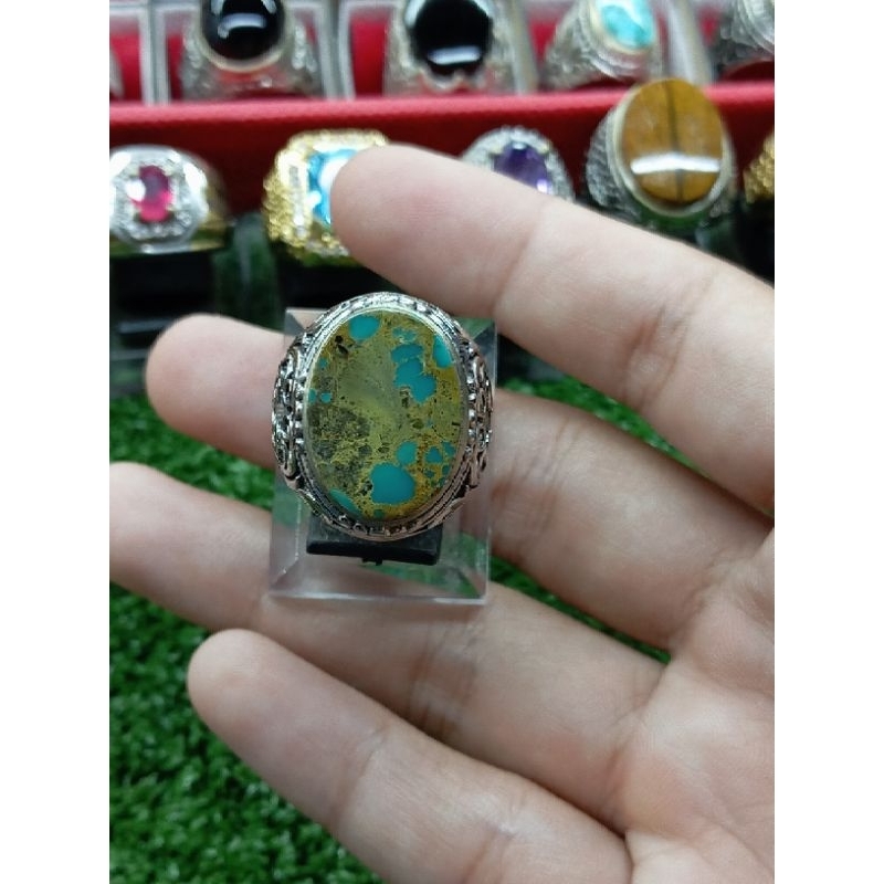 pirus Persia urat emas