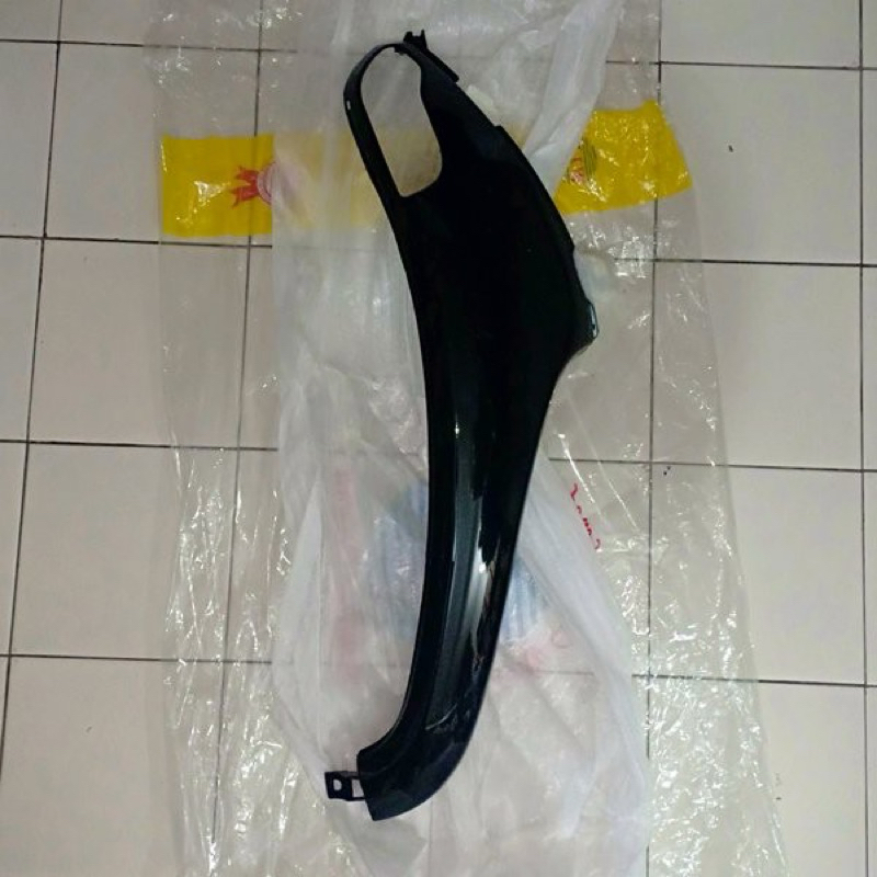 sayap tameng kap depan R kanan motor scoopy fi k16 2013 2014 2015 2016 warna hitam glosyy