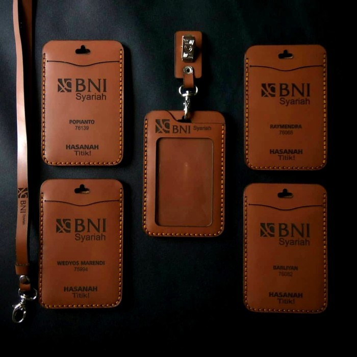 

Name Tag ID Card Holder Kulit Asli Custom Nama, Name Tag Kulit Premium