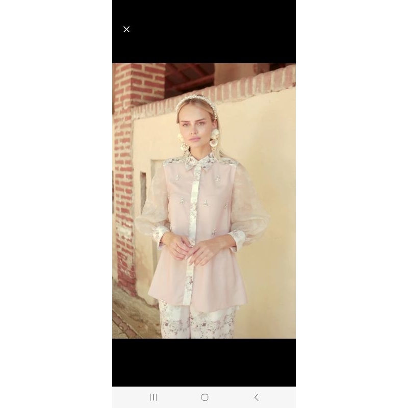 Wearing Klamby - Cassia shirt in cream - Xs