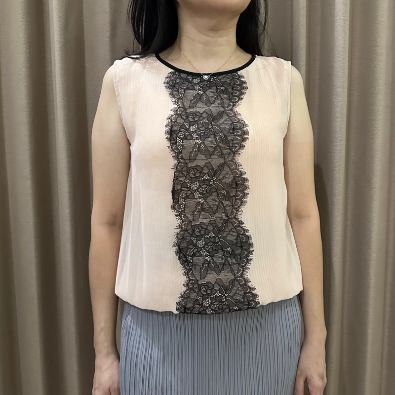 PRELOVED NIKKOU | Atasan Katun Tipis Warna Cream Pink Hitam Renda Kutungan