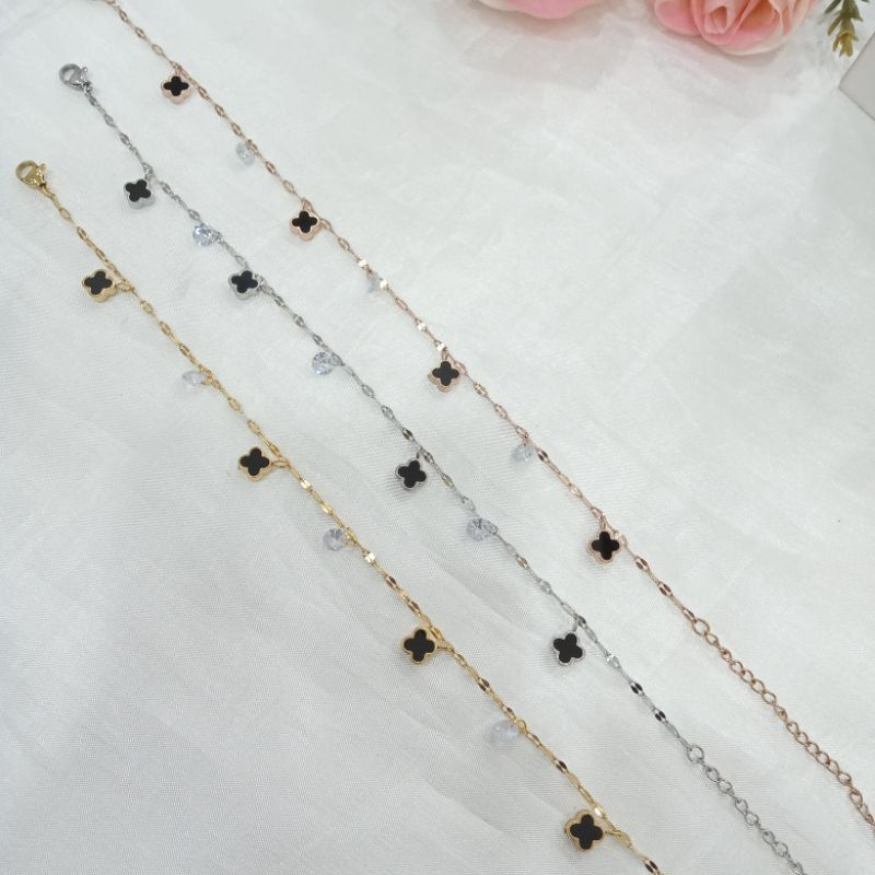 Gelang kaki titanium clover kecil mata putih- staycoolshop