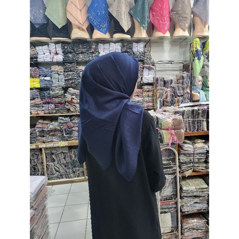 kerudung segi empat sinar warna biru dongker