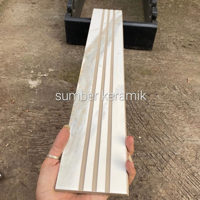 List plint granit stepnosing 10x60 Gold