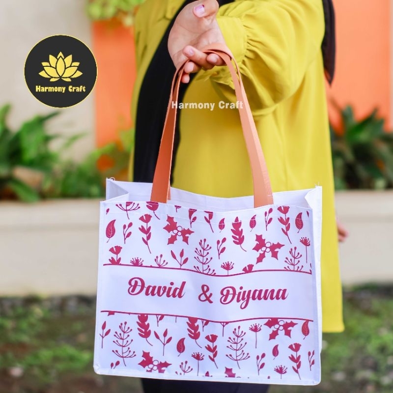 

Yasmine Bag Handle Leather Tas Souvenir Wedding Pernikahan Pengantin