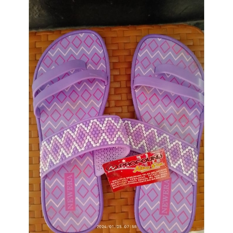 sandal perempuan/sandal cewek /sandal jepit NEW ERA